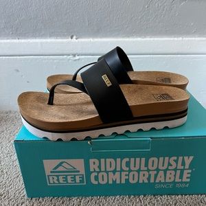 Almost new Reef Sol Hi sandals